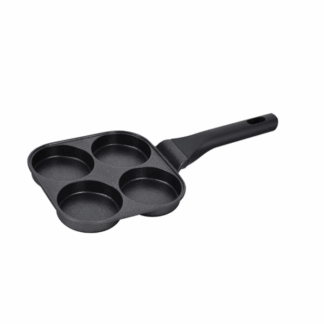 להכין פנקייק בדיוק כמו בגלידריה אבל לא רק פנקייק !!! עם המחבת האיכותית של סולתם אפשר להכין מגוון של מנות מושלמות:  המבורגר - קוטר השקע 11 ס"מ גודל מושלם להכנת המבורגר מסעדות  קיש - למי שלא יודע מח'מר או בשמה השני מעקודה מכינים במחבת ועל הגז ועכשיו אפשר להכין אותה כמנה אישית ובכמה טעמים. קציצות ירק עסיסיות ממולאת גבינות ביצים ושאר ירוקים  וכמובן גולת הכותרת הפנקייק האוורירי שלנו בדיוק כמ ובית הפנקייק  מאפיי עטיפה של בצק פילו  מחבת מרובעת  23 ס"מ עם ארבעה שקעים עמוקים קוטר כל שקע 11 ס"מ עומק פנימי 2.8 ס"מ תכונות המוצר: מתאים לכל סוגי הכיריים כולל אינדוקציה ציפוי נון סטיק איכותי המאפשר טיגון בריא מופחת שמן ומונע הדבקות המזון גוף המחבת עשוי מיציקת אלומיניום איכותית המאפשר פיזור חום מושלם ואחיד ניקוי קל במיוחד ( אינו מצריך מדיח כלים ) ידית ארגונומית איכותית שאינה מתחממת מושלם להכנת פנקייק מח'מר(פשטידות) המבורגר, קונכיות ממולאות ועוד כל מיני מנות מדליקות שרואים בטיק-טוק