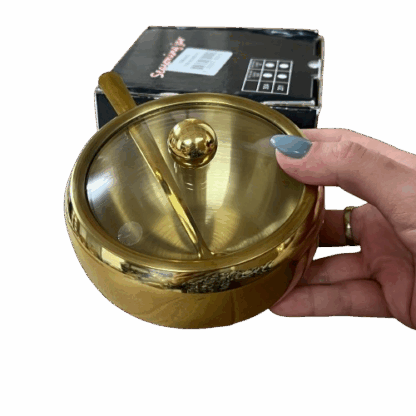 כלי לסוכר בגימור זהב עם מכסה זכוכית וכפית תואמת