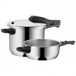 בישול ביתי מהיר וקל עם סיר הלחץ Perfect One Pot של WMF סיר לחץ תוצרת גרמניה עם בטיחות ברמה  שימוש קל ונוח בפעולות פשוטות מצויד במערכת בטיחות מעולה. פונקציית שחרור קיטור עדינה במיוחד  בישול בלחץ נוח ובבטיחות מוחלטת. עשוי מ-Cromargan® מהמם, המתאים לשטיפה במדיח כלים (ללא המכסה) Perfect One Pot מבטיח פיזור חום אופטימלי לתוצאות ללא דופי. המארז כולל 2 סירים בנפח 3 ליטר ו- 6.5 ליטר מכסה יחיד תואם לשני הסירים עשוי נירוסטה 18/10 האיכותית ביותר לשימוש במזון מתאים לכל סוגי הכיריים כולל אינדוקציה.