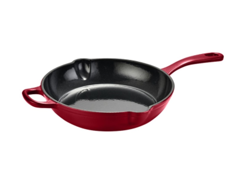 מחבת 26 ס"מ יציקת ברזל בציפוי אמייל BURGUNDY סולתם SOLTAM מחבת יציקת ברזל עם ציפוי אמייל מסדרת BURGUNDY מבית סולתם. כלי הבישול מיוצר מברזל יצוק המקנה חוזק ועמידות גבוהה לשנים רבות של שימוש. בעל ציפוי אמייל המיועד להגנה על משטחי מתכת מפני קורוזיה על ידי רכיבים נוזליים. עמיד בטמפרטורות גבוהות ומתאים לשימוש בטאבון ובתנור עד לטמפרטורה של 500°. כלי הברזל מוליכים חום בצורה שווה ושומרים על טמפרטורה קבועה בכל חלקי הכלי לבישול אחיד של המזון ולאורך זמן. יתרונות יציקת הברזל מתבטאות בכך שניתן להשתמש בו במגוון אופנים כגון בישול, אפייה, טיגון, צלייה, טאבון וגריל. מתאים לשימוש בכל סוגי הכיריים כולל אינדוקציה קל לניקוי- ציפוי האמייל קל במיוחד לניקוי בשטיפה ידנית שטיפה ידנית בלבד- מצורפות באריזה הוראות שימוש וניקוי.
