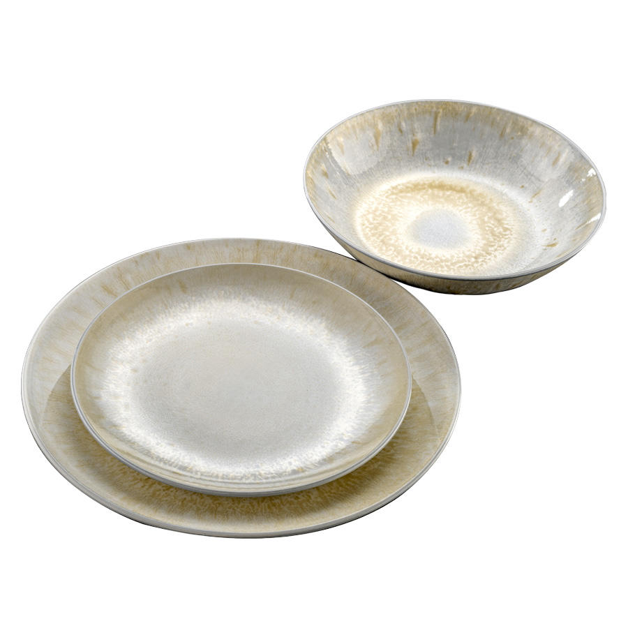 עיצוב שלא נשארים אליו אדישים. אם אתם אוהבים להשאיר אנשים פעורי פה אתם חייבים סט צלחות מסדרת בטיק - BATIK צלחות פורצלן באיכות מעולה בגימור מבריק מושלם עיצוב המזכיר פנינה בצבעה הטבעי קרם בוהק ויוקרתי או בגימור שחור בוהק ויוקרתי הסט כולל: 6 צלחות מנה עיקרית 6 צלחות מנה ראשונה 6 צלחות מרק מפוארות