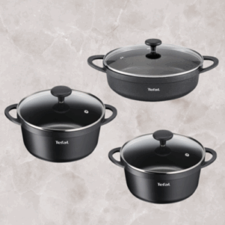 איכות TEFAL מחיר TRATTORIA  בפעם הראשונה סירי טפאל המותג האיכותי במחירים אטרקטיביים במיוחד !  סירים מסדרה זו עשויים אלומיניום יצוק, חומר המאופיין במשקל קל יותר מברזל יצוק. סדרת TEFAL סדרת TRATTORIA כולל:  סיר TEFAL 20 ס"מ. סיר TEFAL 24 ס"מ. סוטז TEFAL 28 ס"מ. נתונים טכניים: סירים קלים ונוחים לשימוש ואחיזה יציבה. כוללים ציפוי נונסטיק העשוי מטיטניום, בעל עמידות גבוהה בפני שריטות. ציפוי זה מעניק חווית בישול טובה במיוחד ומוגע הדבקות של המזון לתחתית ודפנות הסירים. הסירים מעוצבים בתחתית עבה במיוחד, המעניקה פיזור חום אחיד לקבלת תוצאות מושלמות! מסכה הסיר, עשוי מזכוכית חזקה ועמידה וכולל בו חריר לשחרור אדים שמצטברים בזמן הבישול. מתאימים לשימוש על כל סוגי כיריים כולל אינדוקציה. קלים ניקוי ואחסון. ניתנים שטיפה במדיח הכלים אך לא מומלץ 