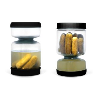 מלפפונים או זיתים מבלי להרטיב את היד  צנצנת שעון חול המאפשרת העברת הנוזלים ממיכל למיכל והפרדה בין היבש לרטוב תכונות המוצר: עשוי זכוכית חזקה ונקיה ועמידה בחום  מתאים לשימוש במדיח כלים קל למילוי ריקון והוספה של חמוצים עמידות בטמפרטורה גבוהה מעטפת סיליקון תחתונה מונעת החלקה של הצנצנת והגברת יציבות בזמן פתיחה סגירה ומילוי או ריקון. מידות המוצר:  Q10 ס"מ, גובה 17 ס"מ נפח המוצר: 600 מ"ל + 150 מ"ל