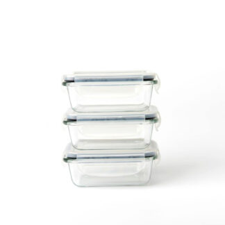 עושים סדר גם בדברים הקטנים. המארזים המיניאטורים של סולתם עוזרים לנו לארוז ולאחסן בחכמה גם מזונות קטנים כמו: תבלינים, עשבי תיבול יבשים, קטניות, קפה, קמח ושאר אבקות  המארזים מגיעים שלישיה בנפחים שונים: מרובע 150 מ"ל, מלבן 180 מ"ל, עגול 200 מ"ל. תכונות המוצר:  עשוי זכוכית מחוסמת חזקה ועמידה במיוחד  מתאים לשימוש במיקרוגל תנור מדיח כלים מקרר ומקפיא  מכסה עם סגירה הרמטית לשמירה על טריות 