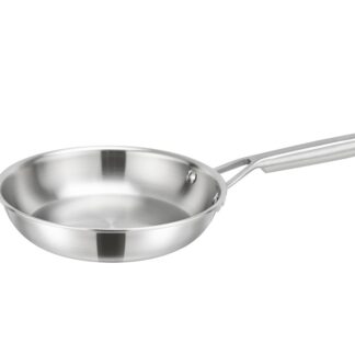 עוברים לטיגון בריא עם סדרת רוסו סילבר המשלבת עיצוב וחדשנות טכנולוגית ומשדרגת לכם את חוויית הבישול ומביאה אליכם קלאסיקה על זמנית למטבח המודרני. הסירים והמחבתות מיוצרים בטכנולוגיית 3 שכבות (3PLY), שילוב של שתי שכבות נירוסטה וביניהן שכבת אלומיניום. מה שמבטיח עמידות גבוהה, בישול אחיד ומדויק וניקוי קל יותר. השכבה הפנימית עשויה נירוסטה איכותית המתאימה למגע עם המזון, במרכז שכבת אלומיניום לפיזור חום אופטימלי, ומבחוץ נירוסטה עמידה לכל סוגי הכיריים, כולל אינדוקציה. מכסה הסיר עשוי זכוכית מחוסמת עם פתח לאדים, המאפשר לכם לעקוב אחר תהליך הבישול מבלי לוותר על הטעם והלחות. כל כלי הבישול בטוחים לשימוש עם כלי מתכת. העיצוב האלגנטי בגימור מוברש הופך את הסדרה לתוספת מרשימה על הכיריים ובמרכז שולחן ההגשה. תכונות המוצר: מתאים לכל סוגי הכיריים כולל אינדוקציה עשוי מנירוסטה איכותית Stainless steel 304+430 10 שנים אחריות על גוף הסיר/מחבת בשימוש נכון ניתן לשטיפה במדיח כלים ניתן להכניס לתנור עד 250 מעלות ( ללא מכסה עד 180 עם מכסה ) ידיות ארגונומיות קרות המאפשרות טיגון בטח