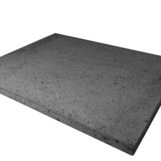 האבן שעושה פיצה בדיוק כמו באיטליה. אבן שמוט מבזלת מבית פיצה מאונט אטנה מבטיחה פיצה פריכה חמה ואפויה באופן שווה! אבן הלבה סופגת את הלחות מבצק הפיצה ומבטיחה שהפיצה תאפה באופן אחיד עם בסיס פריך. האבן מתאימה גם לבשל כל סוג של בשר, דגים או ירקות ישירות על האבן. עוד קצת מידע: אבן הבזלת עשויה סלע יסוד טבעי מהר אטנה. מידות: אורך 37.5 ס"מ | רוחב 29.5 ס"מ | גובה 1.5 ס"מ משקל האבן: 5 ק"ג מתאים לשימוש: בתנור וטבון ניקיון עם מטלית לחה ומים בלבד