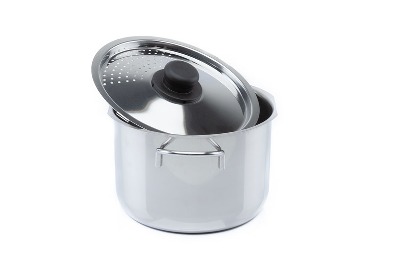 אם כבר קונים סיר פסטה אז שיהיה מאיטליה ! סיר פסטה נירוסטה עם מכסה חכם המאפשר ריקון המים ללא פתיחת המכסה וללא צורך במסננת לאחר סינון המים אפשר לחזור ולתבל את את הפסטה להוסיף את הרוטב והתבלינים ולהמשיך בבישול קוטר הסיר - 22 ס"מ, נפח 5 ליטר מתאים להכנת פסטה ל-4 אנשים מתאים לכל סוגי הכיריים כולל אינדוקציה