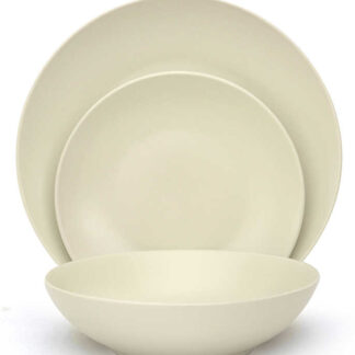 צלחות קרמיקה סט 18 חלקים קרם - מושלם ! סדרת צלחות CREAM FROST בעיצוב מודרני מינימליסטי ונקי, מתאימה לאירוח חגיגי או קליל. מתנה מושלמת לבית חדש לחגים או סתם כשבא לנו לפנק. תכונות המוצר: קל לניקוי חזק ועמיד במיוחד . מתאים לשימוש במדיח מתאים לשימוש במקרו גימור חלק במיוחד. מידות המוצר: צלחת מנה עיקרית 27 ס"מ גובה 3.2 ס"מ צלחת מנה ראשונה 20 ס"מ גובה 2.5 ס"מ צלחת מרק גודל 20.30 ס"מ גובה 5.2 מוצר שביר : פריט זה נמכר בחנות או באיסוף עצמי בלבד !  משלוח מפריט ספציפי הינו באחריות הלקוח בלבד ! 