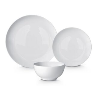 סט צלחות 18 חלקים מפורצלן ניו בון צ'יינה - ROYAL WHITE אנחנו בקוק שופ מאמינים שאירוח לא מתחיל ונגמר באוכל שאנחנו מגישים אנחנו מייחסים חשיבות מכרעת לעריכת השולחן לכן בנינו עבורכם מחלקת אירוח מושלמת הכוללת מערכות אוכל מעוצבות לצד מערכות סכו"ם יוקרתיות  סט אוכל לבן מלכותי קלאסי ויוקרתי באותה נשימה המראה הלבן הקלאסי תמיד משרה אווירה יוקרתית חגיגית כזה בדיוק הוא הסט 18 חלקים במראה הלבן הנקי והיוקרתי שלו אז אם אתם אוהבים יוקרה שקטה, מינימליזם קלאסי, לארח בסטייל אתם חייבים סט צלחות כזה בארון. הסט כולל:   6 צלחות מנה עיקרית | 6 צלחות מנה ראשונה | 6 בול מרק מגיע באריזת מתנה יוקרתית אז מה זה בון צ'יינה ? הרמה הגבוהה ביותר במשפחת הפורצלן והקרמיקה גוונים עמוקים ואיכותיים חוזק וגימור מושלם. ההרכב המסורתי של  Bone China ו-50% אפר עצמות בקר המעניקות לתוצר הסופי לובן רב יותר. אפר עצמות הבקר המשמש כאחד מחומרי הגלם בהכנת התערובת. העצמות עוברות תהליך שריפה בחום עצום של 1250 מעלות. האפר נטחן לאבקה ואז מוסיפים את שני מרכיבי החומר יחד עם מים יוצקים לתבניות יציקה. התרכובת עוברת שריפה נושפת שוב של 1250 מעלות מה שיוצר את הזיגוג שעל הפורצלן בעצם חוצץ בין החומר שהוכן מעצמות כשרות : היות והעצמות נשרפות לא נשאר בהם כל טעם של בשר, לכן השימוש בצלחות מותר כי לא מעביר טעם איסור ולגבי אכילת מזון חלבי על כלי פורצלן כאלה, הזיגוג מייצר הפרדה גמורה ולכן כלים אלו מותרים למאכלי בשר חלב.