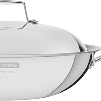 מהיום מקפיצים כמו המקצוענים במטבחי היוקרה. ווק 3-שכבות של Tramontina הוא חלק מהקולקציה הבלעדית של החברה, סדרה של מוצרים פרימיום שתוכננו ויוצרו בעיצוב ובחומרים הטובים ביותר. מבנה 3 השכבות מספק חום מכל הצדדים ולא רק מהתחתית ומאפשר חיסכון באנרגיה בעיקר בכיריים חשמליות או אינדוקציה. המכסה המותאם בדיוק מסייע לנעילת חומרים מזינים ושמירה על חום המזון. הידיות מעוצבת וארגונומית מרותקות ליציבות ותמיכה נוספת ואינה מתמחחת בזמן העבודה. הווק תואם לכל סוגי הכיריים כולל אינדוקציה בטוח לשימוש בתנור ולשטיפה במדיח כלים. כלי בישול זה, שתוכנן לעמוד בשימוש חוזר גם במטבחים התובעניים ביותר, אידיאלי לטבחים ביתיים ומקצועיים שרוצים את האיכות והביצועים הטובים ביותר. מידות לבחירה: 32 ס"מ | 28 ס"מ  ארץ ייצור: ברזיל  10 שנות אחריות יבואן רשמי.